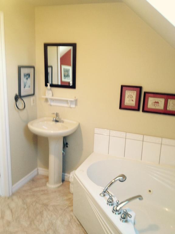 Mackenzie House B&B By Elevate Rooms Port Hawkesbury Extérieur photo