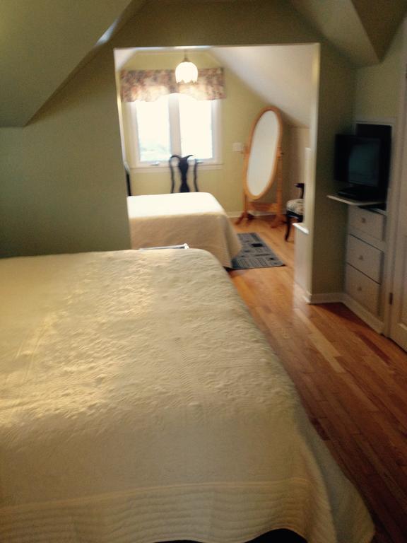 Mackenzie House B&B By Elevate Rooms Port Hawkesbury Extérieur photo