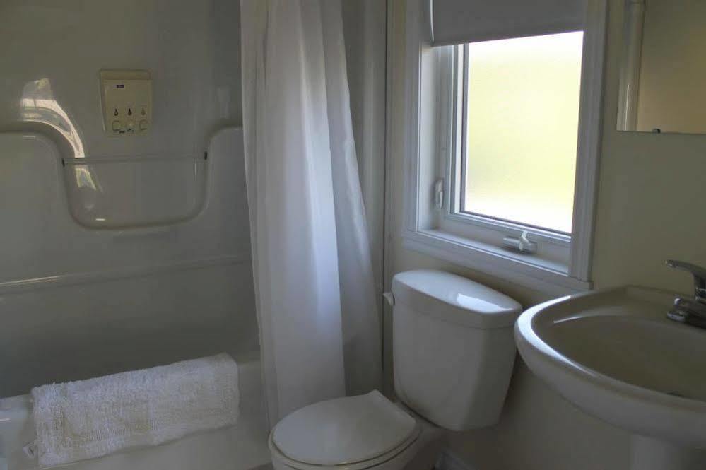 Mackenzie House B&B By Elevate Rooms Port Hawkesbury Extérieur photo