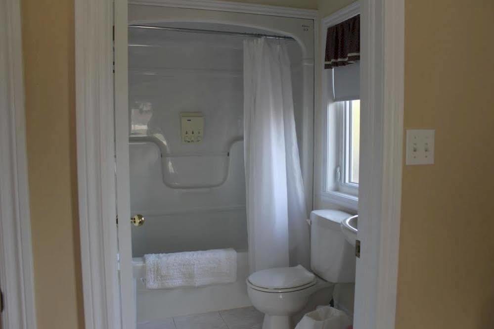 Mackenzie House B&B By Elevate Rooms Port Hawkesbury Extérieur photo