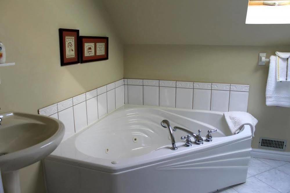 Mackenzie House B&B By Elevate Rooms Port Hawkesbury Extérieur photo